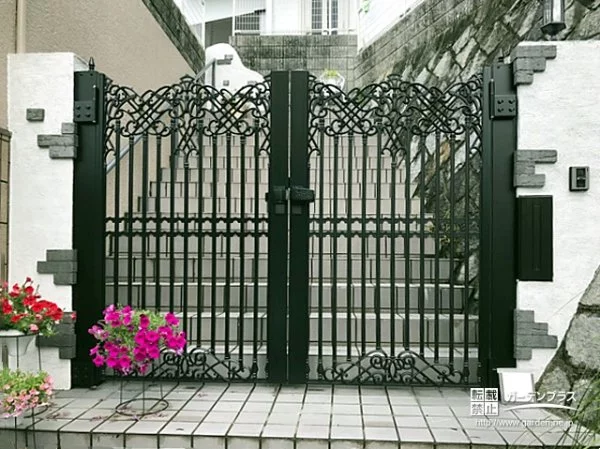 豪華さと気品ある本格的アルミ鋳物の門扉設置工事