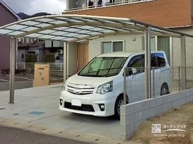 ご家族の車のお出かけを優しく見守るカーポート[施工後]