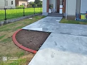 高麗芝のお庭にスタイリッシュな土間コンクリートアプローチ[施工後]