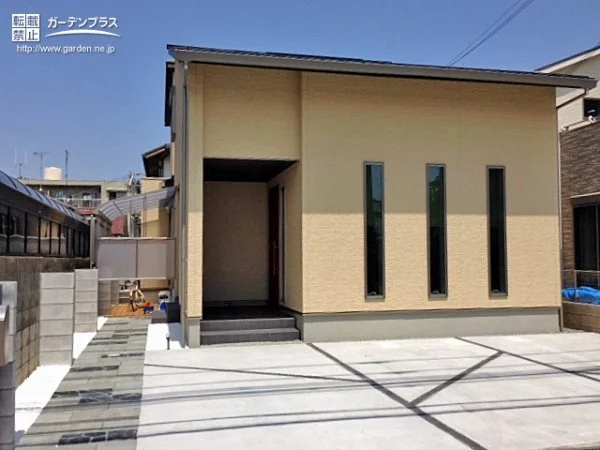 No.6253 自然な風合いの石畳とオシャレなラインのシンプルモダンな新築外構工事