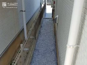 建物への泥跳ねと雑草対策された犬走り[施工後]