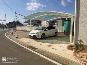 レンガのアクセントが可愛い駐車スペース入口[施工後]