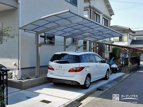 お住まいの道路沿いのスペースを有効空間にするカーポート