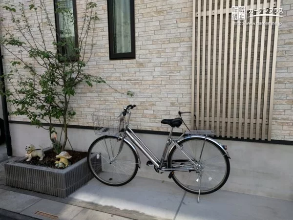 No.6334 自転車がカッコよい外観の一部になる駐輪スペース設置工事[施工後]