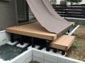 気持ちの良い風が吹き抜けるウッドデッキ