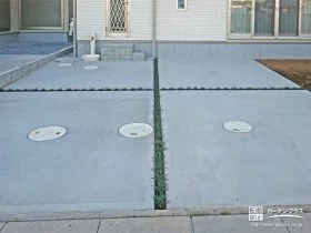 タマリュウ目地で描く正方形のデザインの駐車スペース[施工後]