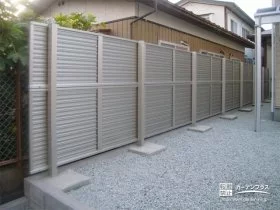 お庭のプライバシーを保護する機能的な目隠しフェンス[施工後]
