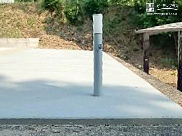 ポールライトがコンクリートのお庭を美しく照らすガーデンリフォーム工事 No 6614 雑草対策 防犯砂利の施工例 外構工事のガーデンプラス