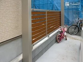 横板格子で気になる視線を遮る目隠しフェンス[施工後]