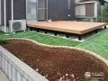 人工芝とたたきと花壇で優しい曲線を描いたガーデンリフォーム工事