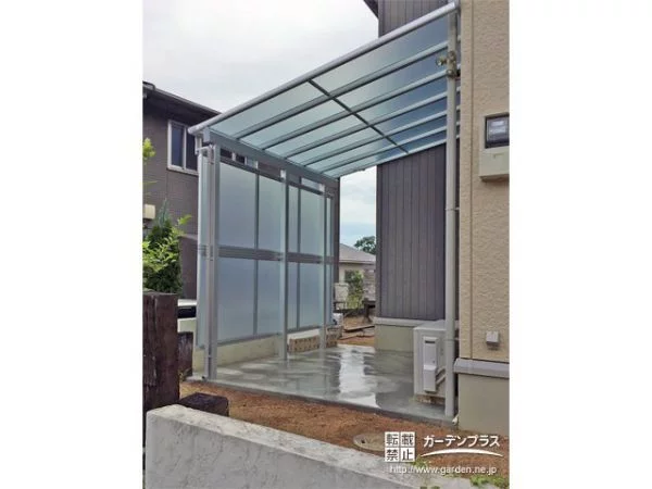 No.6808 風雨と視線をシャットアウトするテラス屋根付きの駐輪スペース設置工事[施工後]