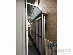 R型の屋根とスクリーンで快適な生活空間を生み出すテラス屋根[施工後]