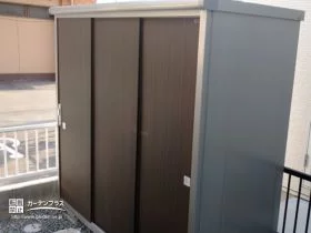 ダークブラウンの色味がシックな雰囲気の物置[施工後]