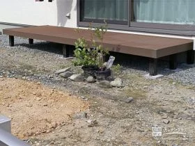 緩やかに時が流れる風情ある癒し空間のウッドデッキ