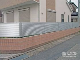 お住いの色味に調和した目隠しフェンス[施工後]