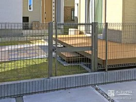 ワンちゃんが遊ぶお庭に欠かせない園庭門扉と外周フェンス[施工後]