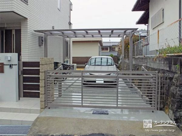 お車と自転車をゆったり置ける広々とした駐車スペース