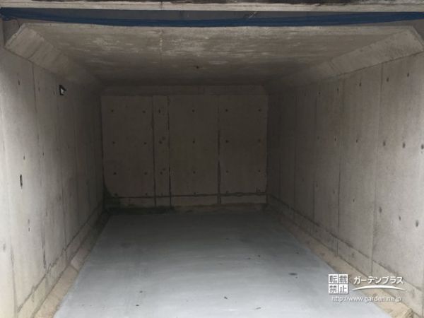 掘り込み駐車場の美しさが甦る上塗りコンクリートリフォーム工事 No 7211 駐車スペースの施工例 外構工事のガーデンプラス 掘り込み駐車場の美しさが甦る上塗りコンクリートリフォーム工事 No 7211 駐車スペースの施工例 外構工事のガーデンプラス