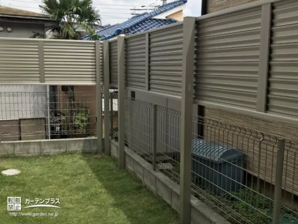 明るく風通しのよいお庭のプライバシーを守る目隠しフェンスの設置工事