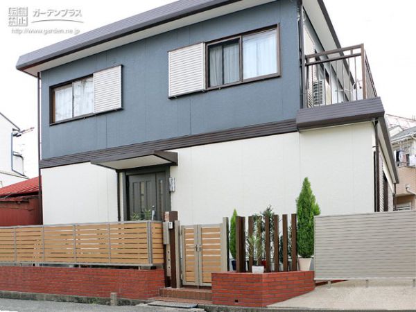 木調の太横ラインとアルミが美しいスタイリッシュなクローズ外構 No 7339 門柱 門まわりの施工例 外構工事のガーデンプラス
