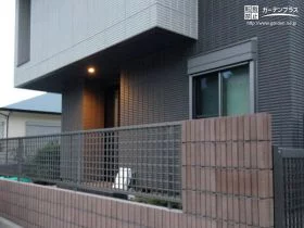個性豊かなマス格子状のフェンス[施工後]