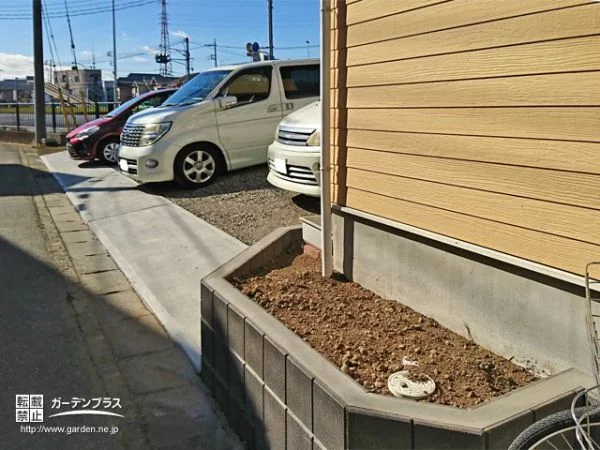 No.7390 シンプルなコンクリート外構でお庭を有効活用する駐車スペース