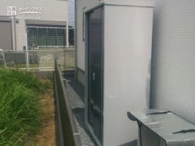 犬走りを有効活用する物置[施工後]