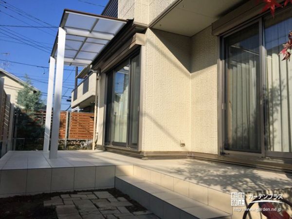 外構施工例一覧 Lixil ゆったりくつろげるテラス タイルデッキ テラス テラス屋根 外構工事のガーデンプラス
