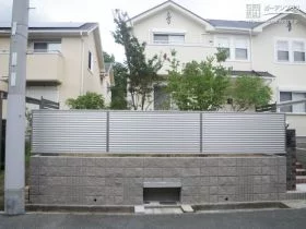 プライバシーを守る目隠しフェンス[施工後]