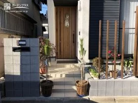 ストライプで洗練された印象の門まわり[施工後]