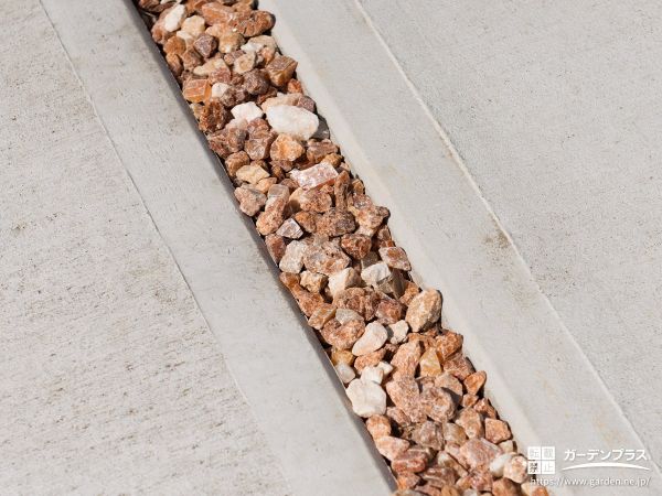 外構施工例一覧 ペットが暮らすお庭 土留め 砂利 外構工事のガーデンプラス 外構施工例一覧 ペットが暮らすお庭 土留め 砂利 外構工事のガーデンプラス