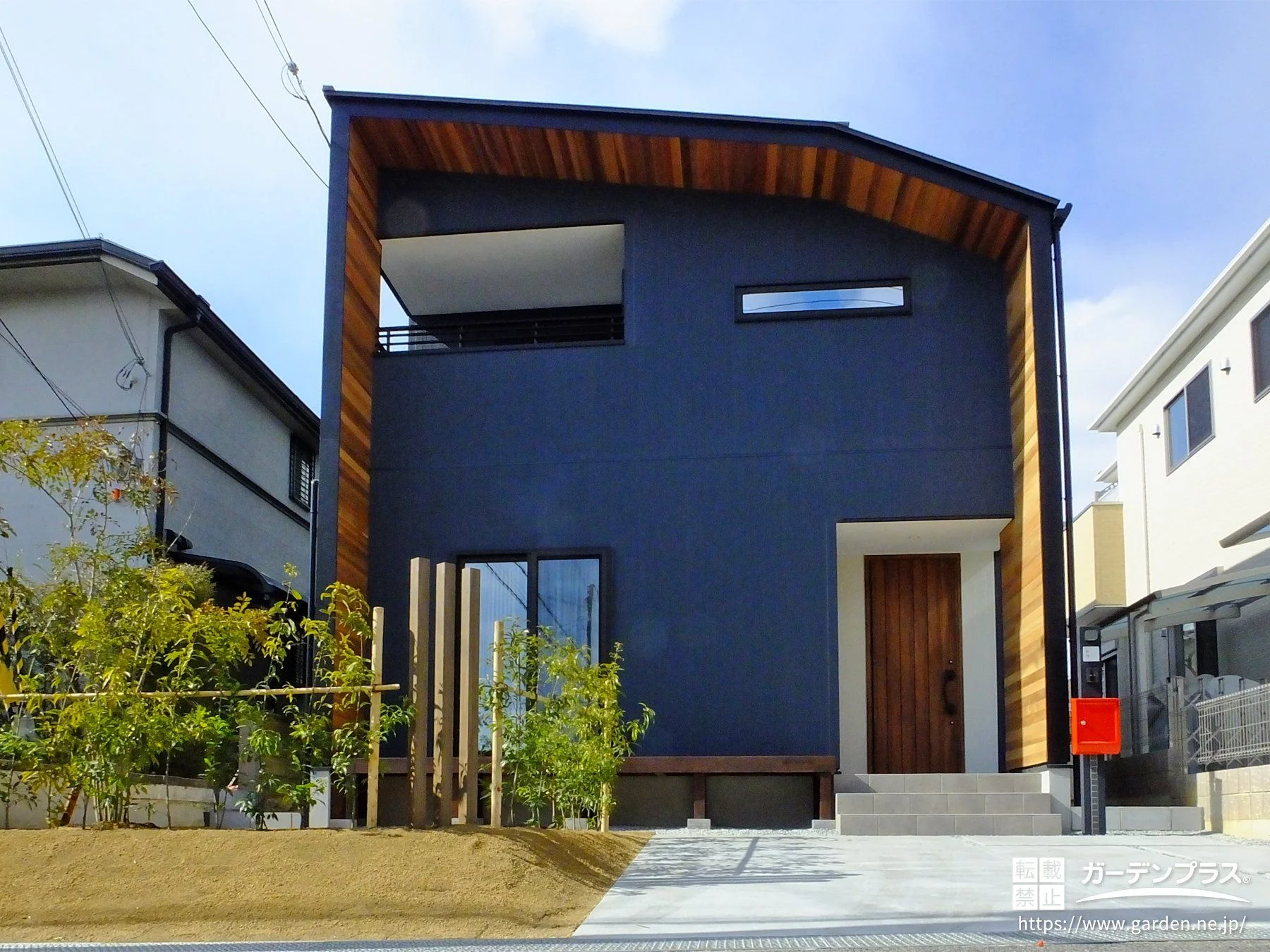 優しさと温かみ溢れる木調カラーで調和をはかるモダンな新築外構一式