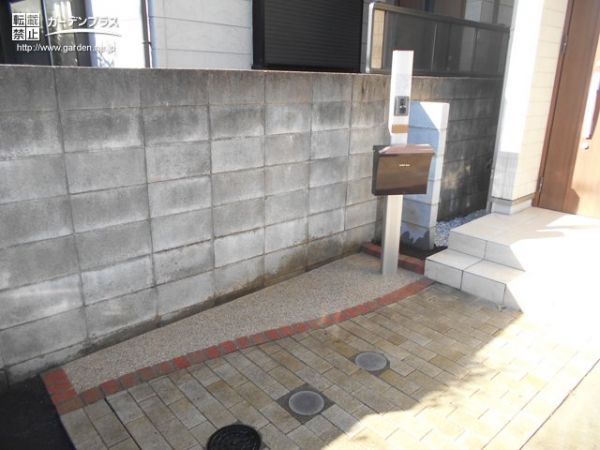 砂利で自然の温かみを感じるお手入れ不要の花壇リフォーム工事 No 7938 花壇 菜園 芝生の施工例 外構工事のガーデンプラス