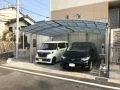 ブルーの鮮やかな屋根材が明るい駐車スペース拡張工事