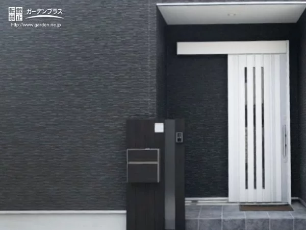 ブラックの機能門柱が門まわりの高級感を演出する新築外構一式工事