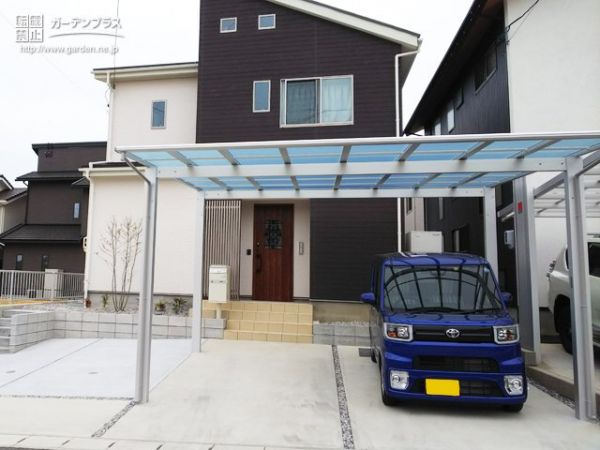ブルーのカーポートの屋根材がお庭に彩りをプラスする新築外構一式工事 No 85 新築外構一式の施工例 外構工事のガーデンプラス
