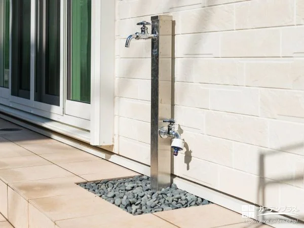 スタイリッシュな立水栓