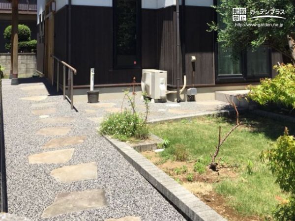 砂利舗装と天然石で和の趣を演出するアプローチのリフォーム工事 No 47 玄関アプローチの施工例 外構工事のガーデンプラス