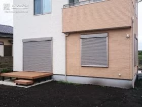 テラスに憩いの場を演出するウッドデッキ[施工後]