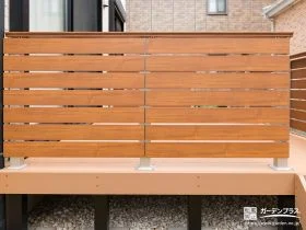 プライバシーを守るデッキフェンス