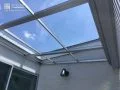 差し込む日差しを優しい光に変えるバルコニー屋根