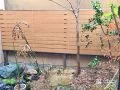 お庭を彩る木目調の目隠しフェンス設置工事