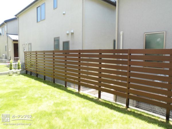 外構施工例一覧 目隠しフェンス 芝生 50万円まで 外構工事のガーデンプラス