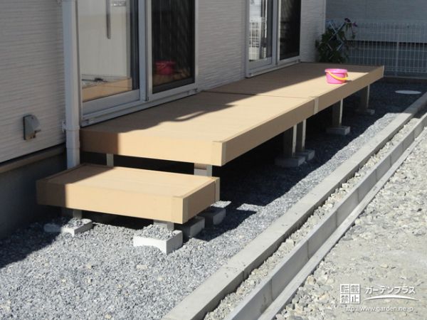 水はけを良くし安心してお庭ライフを満喫できるウッドデッキ設置工事 No 46 ウッドデッキの施工例 外構工事のガーデンプラス