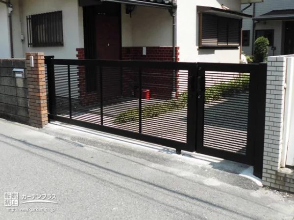 No.8858 モダンで落ち着きのある空間を演出する引戸門扉設置工事[施工後]