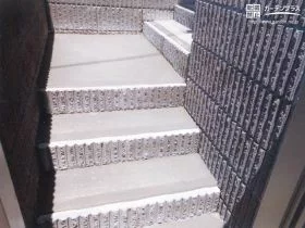 安全性に配慮した昇降しやすいアプローチ階段[施工後]
