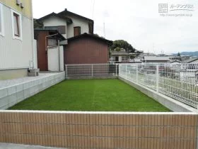 年中鮮やかなグリーンを保つ主庭[施工後]