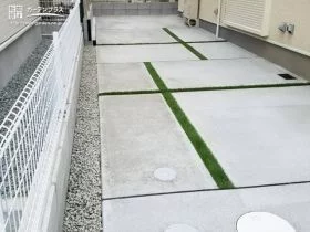 鮮やかな人工芝が彩る駐車スペース[施工後]