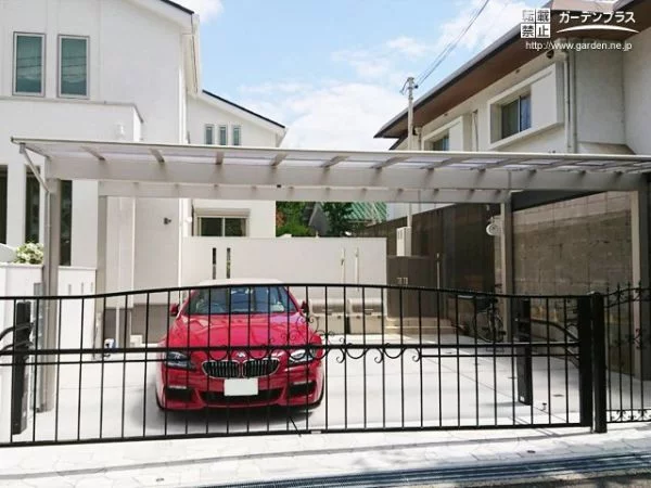 エレガントなアイアンデザインのカーゲートでお車を美しく見せる駐車スペースのリフォーム工事