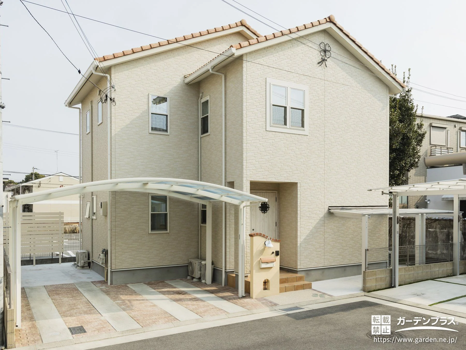 洋風なお住まいに調和するやさしい表情の新築外構一式工事 (No